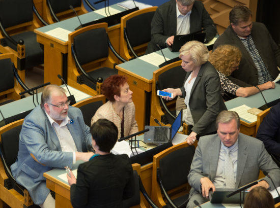 Riigikogu täiskogu istung, ööistung 18.-19. mai 2016